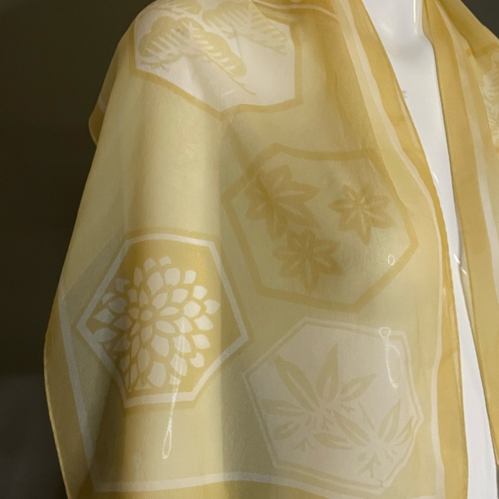 Cute Vintage Vera Sheer Scarf 14 In by 42 In Fair Condition - Picture 5 of 8